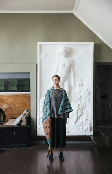 The Knitted Fabric: Colourwork Projects For You And Your Home - Dee Hardwicke