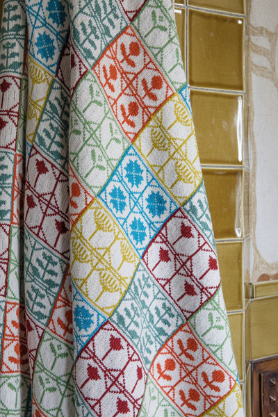 The Knitted Fabric: Colourwork Projects For You And Your Home - Dee Hardwicke