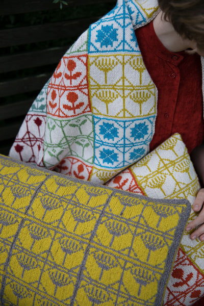 The Knitted Fabric: Colourwork Projects For You And Your Home - Dee Hardwicke