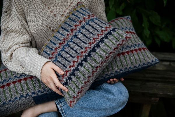 The Knitted Fabric: Colourwork Projects For You And Your Home - Dee Hardwicke