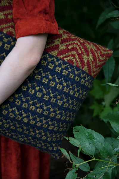 The Knitted Fabric: Colourwork Projects For You And Your Home - Dee Hardwicke