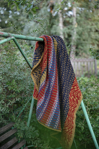 The Knitted Fabric: Colourwork Projects For You And Your Home - Dee Hardwicke